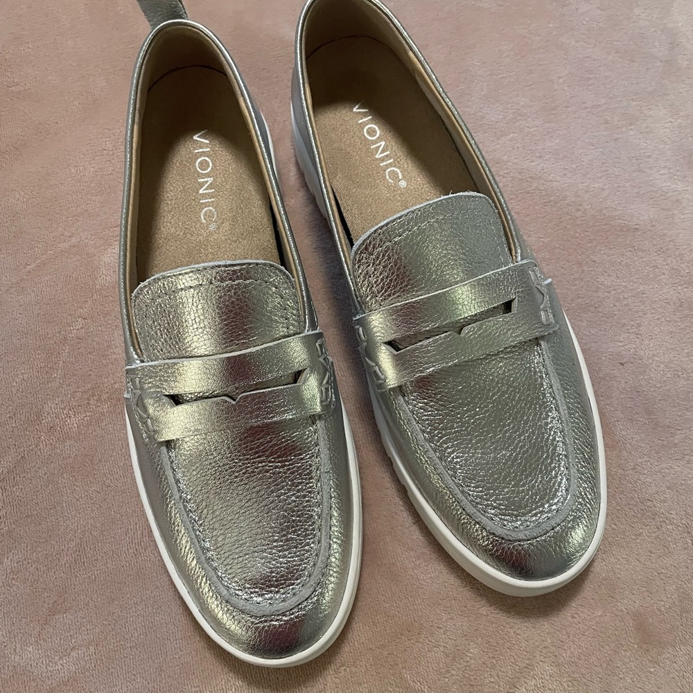 Vionic Silver Flats with Metallic Sheen